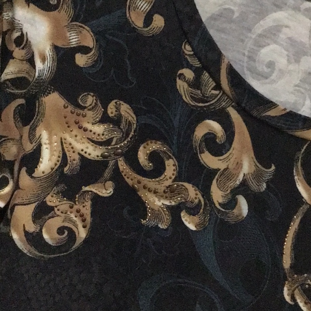 Tunic. With shark bite hem & gold bling - Picture 2 of 4